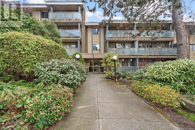 219 - 1025 Inverness Rd, Condo with 1 bedrooms, 1 bathrooms and 1 parking in Saanich BC | Image 2