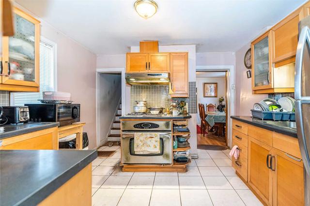 2 Goldwin Ave, House detached with 3 bedrooms, 1 bathrooms and 2 parking in Toronto ON | Image 8