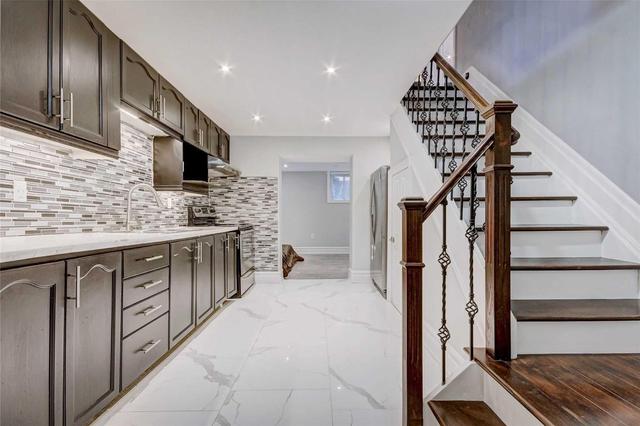 90 Oakmeadow Blvd, House detached with 4 bedrooms, 5 bathrooms and 3 parking in Toronto ON | Image 9