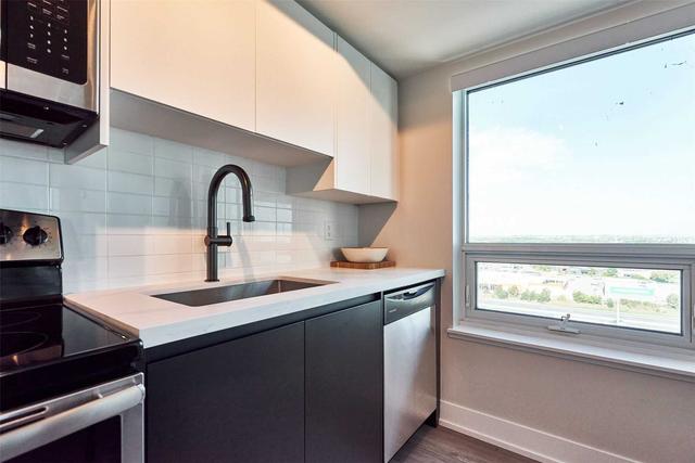 1302 - 1215 Bayly St, Condo with 2 bedrooms, 2 bathrooms and 1 parking in Pickering ON | Image 4