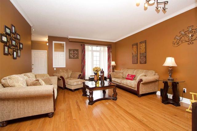 1180 Springbank Dr, House detached with 4 bedrooms, 3 bathrooms and 2 parking in Oshawa ON | Image 5