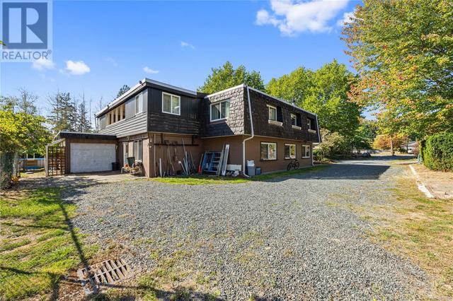 5633 Strick Rd, House detached with 6 bedrooms, 3 bathrooms and 12 parking in Alberni Clayoquot E BC | Image 1