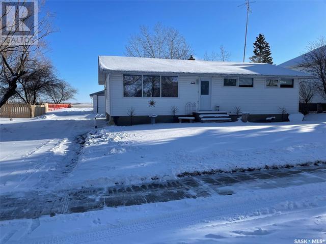 121 2nd Street E, House detached with 3 bedrooms, 2 bathrooms and null parking in Lafleche SK | Image 2