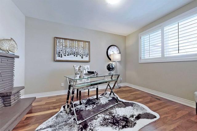 crt - 2262 Springfield Crt, House detached with 3 bedrooms, 3 bathrooms and 4 parking in Mississauga ON | Image 10