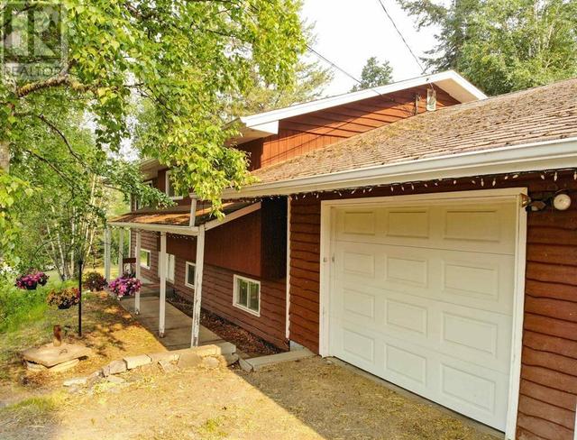 563 Marsh Road, House detached with 4 bedrooms, 2 bathrooms and null parking in Cariboo I BC | Image 3