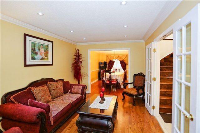 119 Dumfries Ave, House detached with 4 bedrooms, 4 bathrooms and 2 parking in Brampton ON | Image 5