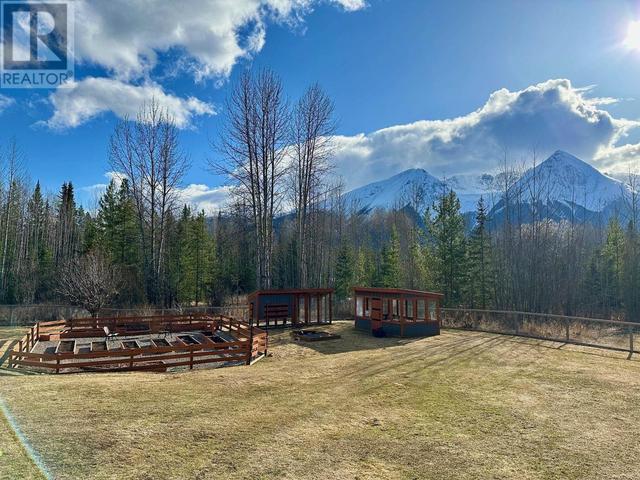 5779 Raceway Road, House detached with 4 bedrooms, 3 bathrooms and null parking in Bulkley Nechako A BC | Image 9