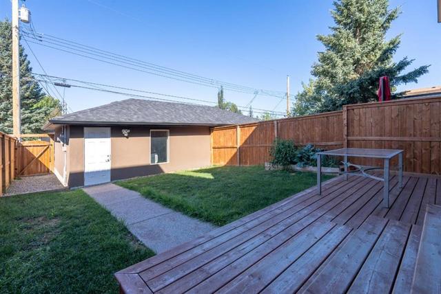 3327 40 Street Sw, Home with 4 bedrooms, 3 bathrooms and 2 parking in Calgary AB | Image 33