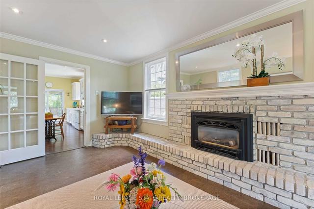 819 Spring Gardens Rd, House detached with 2 bedrooms, 1 bathrooms and 3 parking in Burlington ON | Image 7