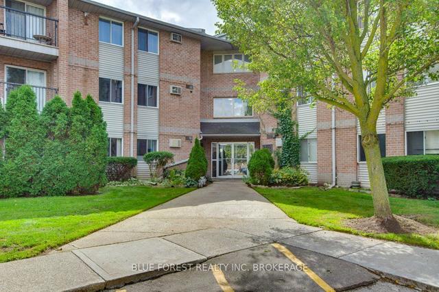 307 - 2228 Trafalgar St, Condo with 3 bedrooms, 2 bathrooms and 5 parking in London ON | Image 1