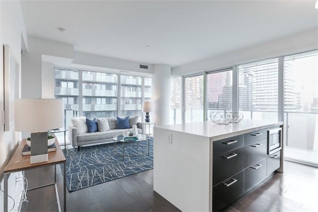 1502 - 65 St Mary St, Condo with 2 bedrooms, 2 bathrooms and 1 parking in Toronto ON | Image 4
