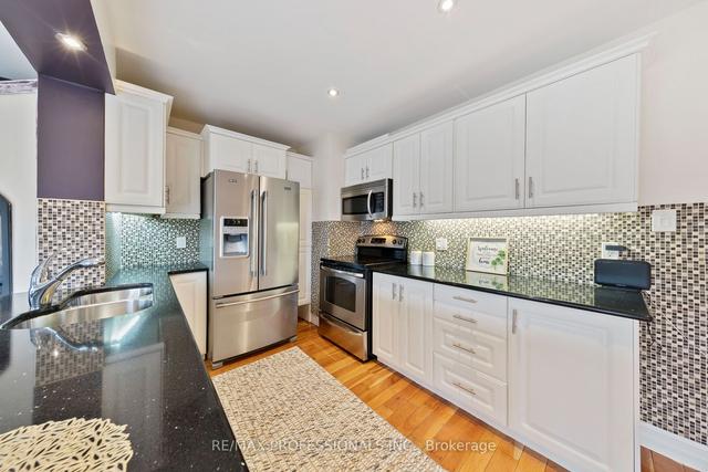 164 Wellesworth Dr, House detached with 3 bedrooms, 2 bathrooms and 5 parking in Toronto ON | Image 6