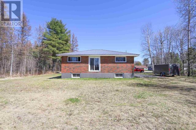 207 Manitou Dr, House detached with 3 bedrooms, 1 bathrooms and null parking in Sault Ste. Marie ON | Image 22