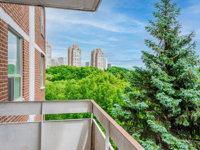 416 - 10 Edgecliff Gfwy, Condo with 3 bedrooms, 2 bathrooms and 1 parking in Toronto ON | Image 18
