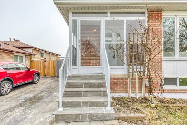 2498 Harman Crt, House semidetached with 3 bedrooms, 2 bathrooms and 4 parking in Mississauga ON | Image 37