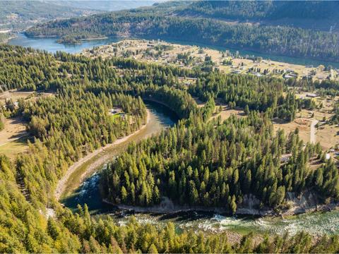 2621 Highway 3a, House detached with 2 bedrooms, 1 bathrooms and null parking in Central Kootenay I BC | Card Image