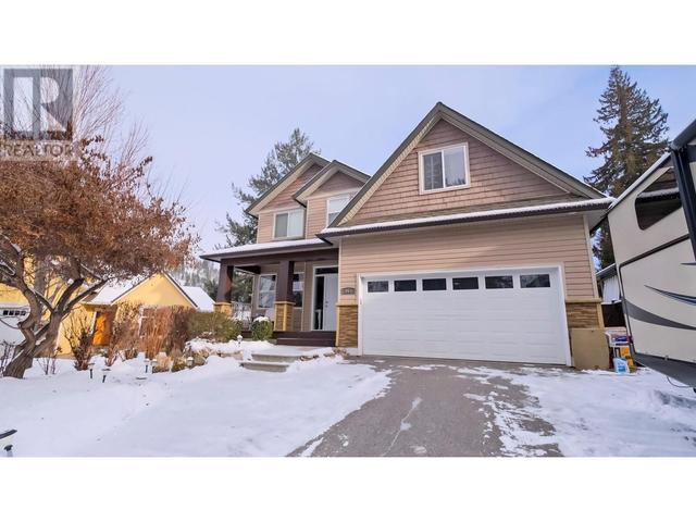 864 Small Court, House detached with 6 bedrooms, 3 bathrooms and 2 parking in Kelowna BC | Image 1
