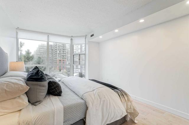 412 - 701 King St W, Condo with 2 bedrooms, 2 bathrooms and 1 parking in Toronto ON | Image 3