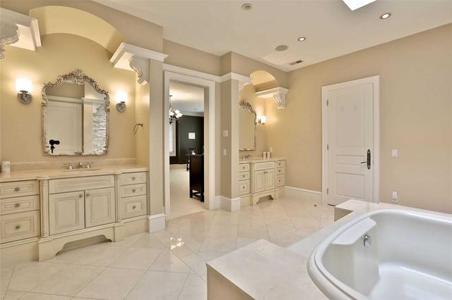 29 Country Lane, House detached with 4 bedrooms, 8 bathrooms and 10 parking in Toronto ON | Image 27
