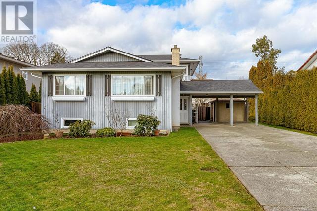 812 Killdonan Rd, House detached with 6 bedrooms, 3 bathrooms and 3 parking in Saanich BC | Image 1