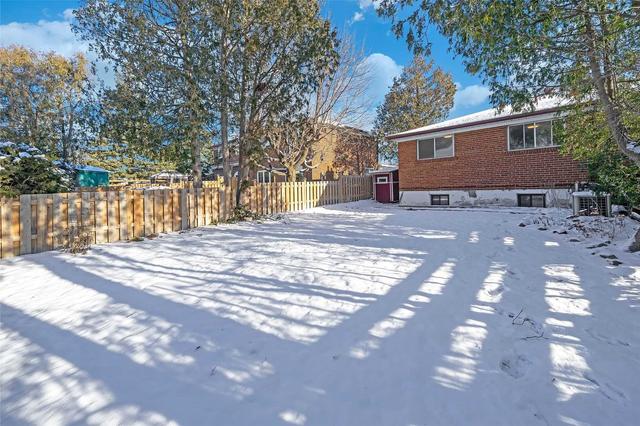 110 Clydesdale Dr, House semidetached with 3 bedrooms, 2 bathrooms and 4 parking in Toronto ON | Image 19