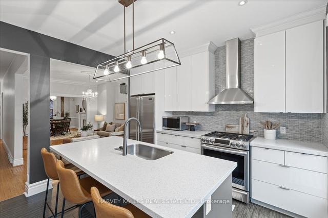 114 Wells St, House semidetached with 4 bedrooms, 2 bathrooms and 1 parking in Toronto ON | Image 4