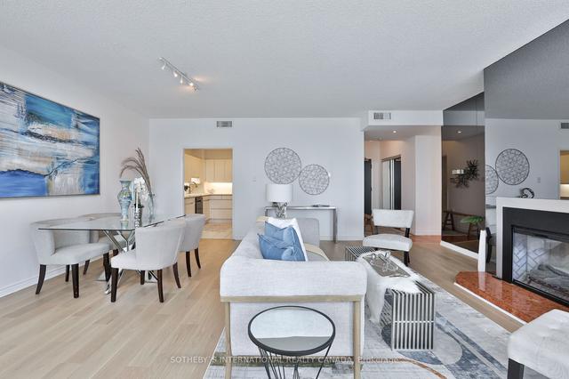 1003 - 7 Broadway Ave, Condo with 2 bedrooms, 2 bathrooms and 0 parking in Toronto ON | Image 1