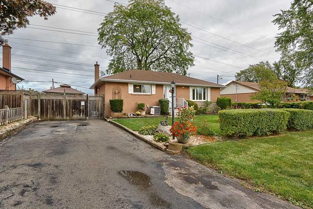 2210 Sunnydale Dr, House detached with 3 bedrooms, 2 bathrooms and 3 parking in Burlington ON | Image 12