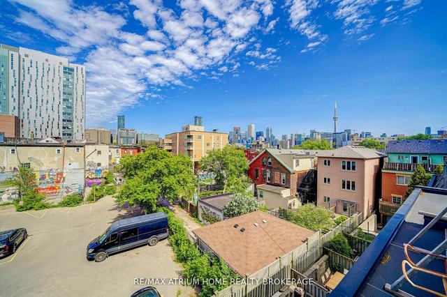 32c Oxford St, House attached with 3 bedrooms, 4 bathrooms and 2 parking in Toronto ON | Image 35