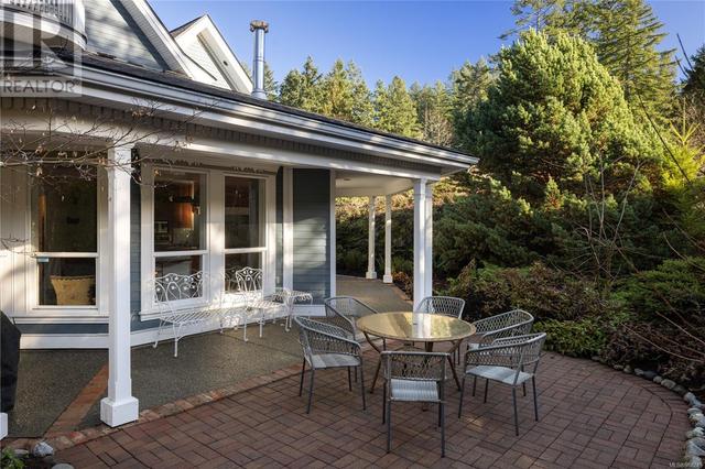 5920 Wallace Dr, House detached with 4 bedrooms, 5 bathrooms and 6 parking in Saanich BC | Image 35