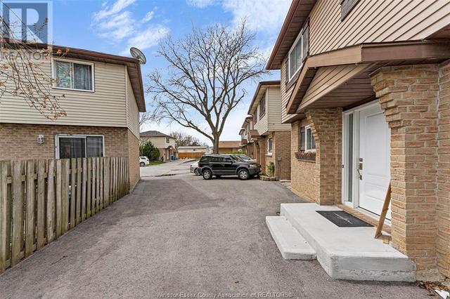 1114 Heathfield, House detached with 3 bedrooms, 1 bathrooms and null parking in Windsor ON | Image 4