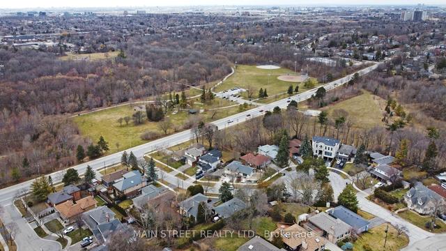 1 Hillavon Dr, House detached with 3 bedrooms, 2 bathrooms and 6 parking in Toronto ON | Image 36