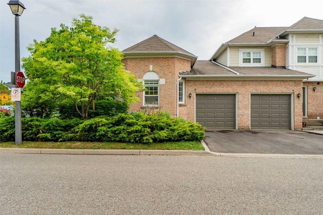 2 Brisbane Crt, Townhouse with 2 bedrooms, 2 bathrooms and 2 parking in Brampton ON | Image 1