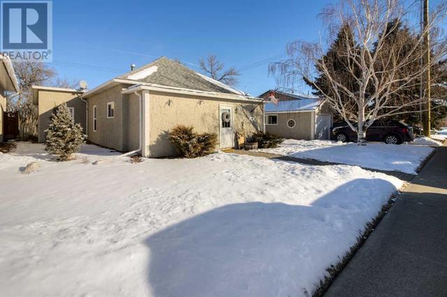 119 17 Street, House detached with 3 bedrooms, 1 bathrooms and 3 parking in Fort Macleod AB | Image 2