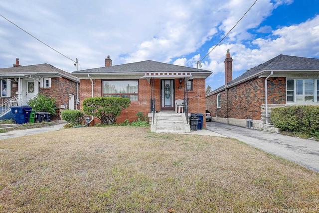 16 Handel St, House detached with 2 bedrooms, 2 bathrooms and 5 parking in Toronto ON | Image 1