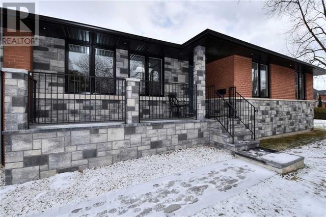111 Meadowbank Rd, House detached with 3 bedrooms, 2 bathrooms and 2 parking in Toronto ON | Image 2