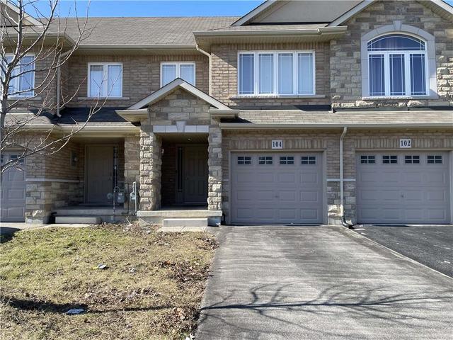 104 Charleswood Crescent, House attached with 4 bedrooms, 2 bathrooms and 2 parking in Hamilton ON | Image 1