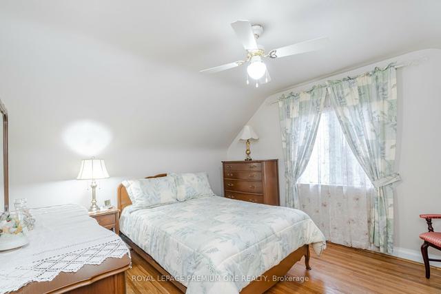3 Minnie Ave, House detached with 4 bedrooms, 2 bathrooms and 3 parking in Toronto ON | Image 18