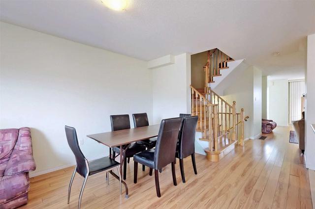 702 Castlemore Ave, House attached with 3 bedrooms, 3 bathrooms and 3 parking in Markham ON | Image 3
