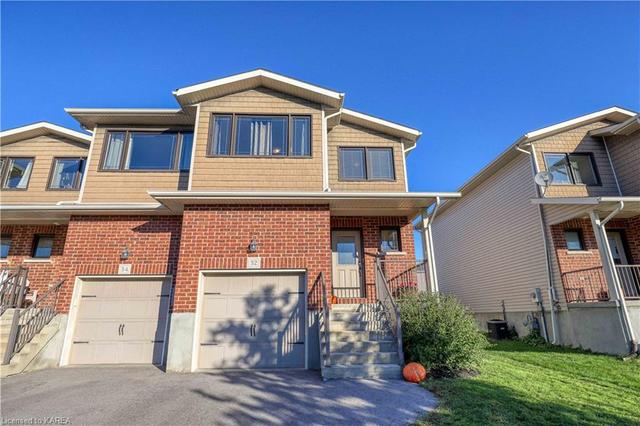32 Amherst Drive, House attached with 2 bedrooms, 1 bathrooms and 3 parking in Loyalist ON | Image 1