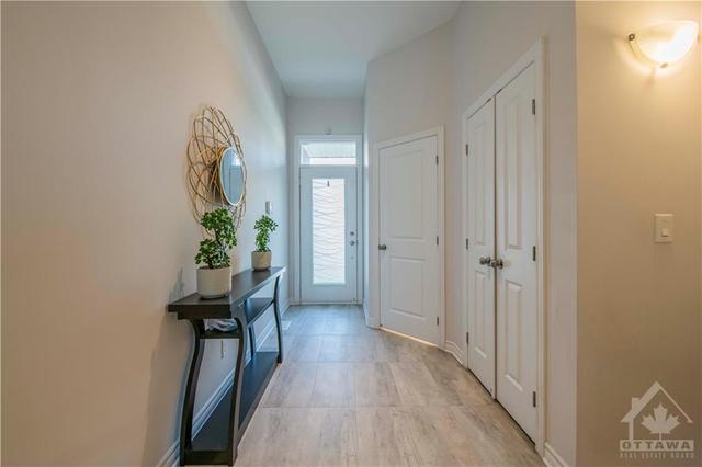 325 Dolce Crescent, Townhouse with 3 bedrooms, 3 bathrooms and 3 parking in Ottawa ON | Image 4