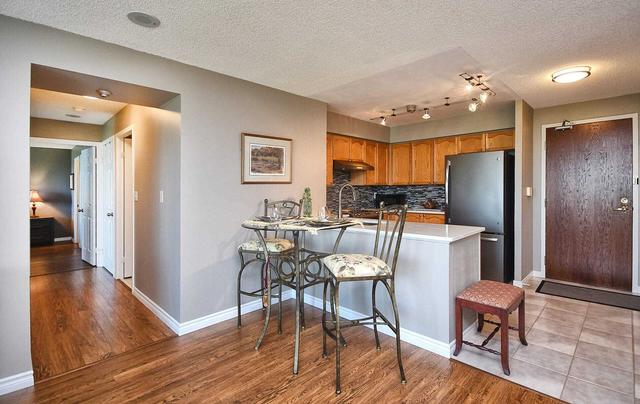 526 - 3 Ellesmere St, Condo with 2 bedrooms, 2 bathrooms and 2 parking in Richmond Hill ON | Image 4