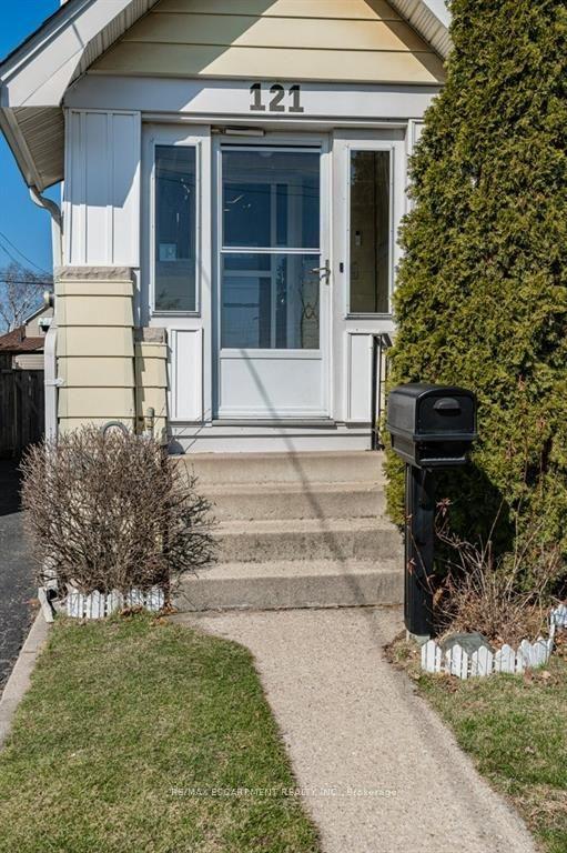 121 Tragina Ave N, House detached with 3 bedrooms, 2 bathrooms and 1 parking in Hamilton ON | Image 23
