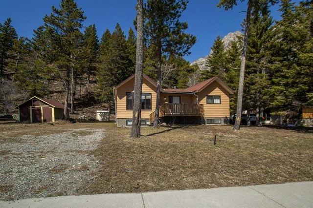 212 Evergreen Avenue, House detached with 3 bedrooms, 3 bathrooms and 4 parking in Improvement District No.  4 Waterton AB | Image 1