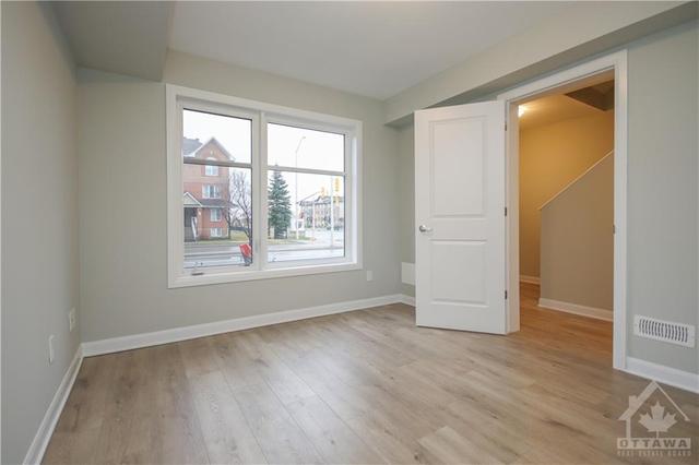 29 Lakepointe Drive, Townhouse with 4 bedrooms, 3 bathrooms and 5 parking in Ottawa ON | Image 4