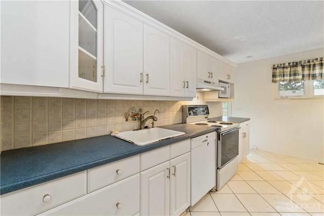 6 Tiverton Drive, House detached with 3 bedrooms, 2 bathrooms and 3 parking in Ottawa ON | Image 7