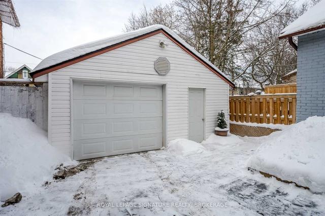 195 Rubige St, House detached with 3 bedrooms, 2 bathrooms and 4 parking in Peterborough ON | Image 2