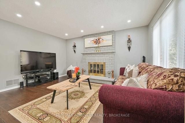 24 Burt Dr, House detached with 3 bedrooms, 3 bathrooms and 6 parking in Brampton ON | Image 6