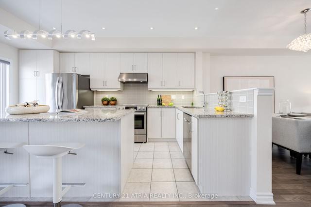 28 Coneflower Cres, House attached with 4 bedrooms, 4 bathrooms and 2 parking in Toronto ON | Image 2