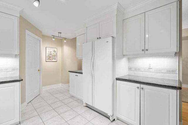 104 - 30 Anglesey Blvd, Condo with 2 bedrooms, 2 bathrooms and 2 parking in Toronto ON | Image 3